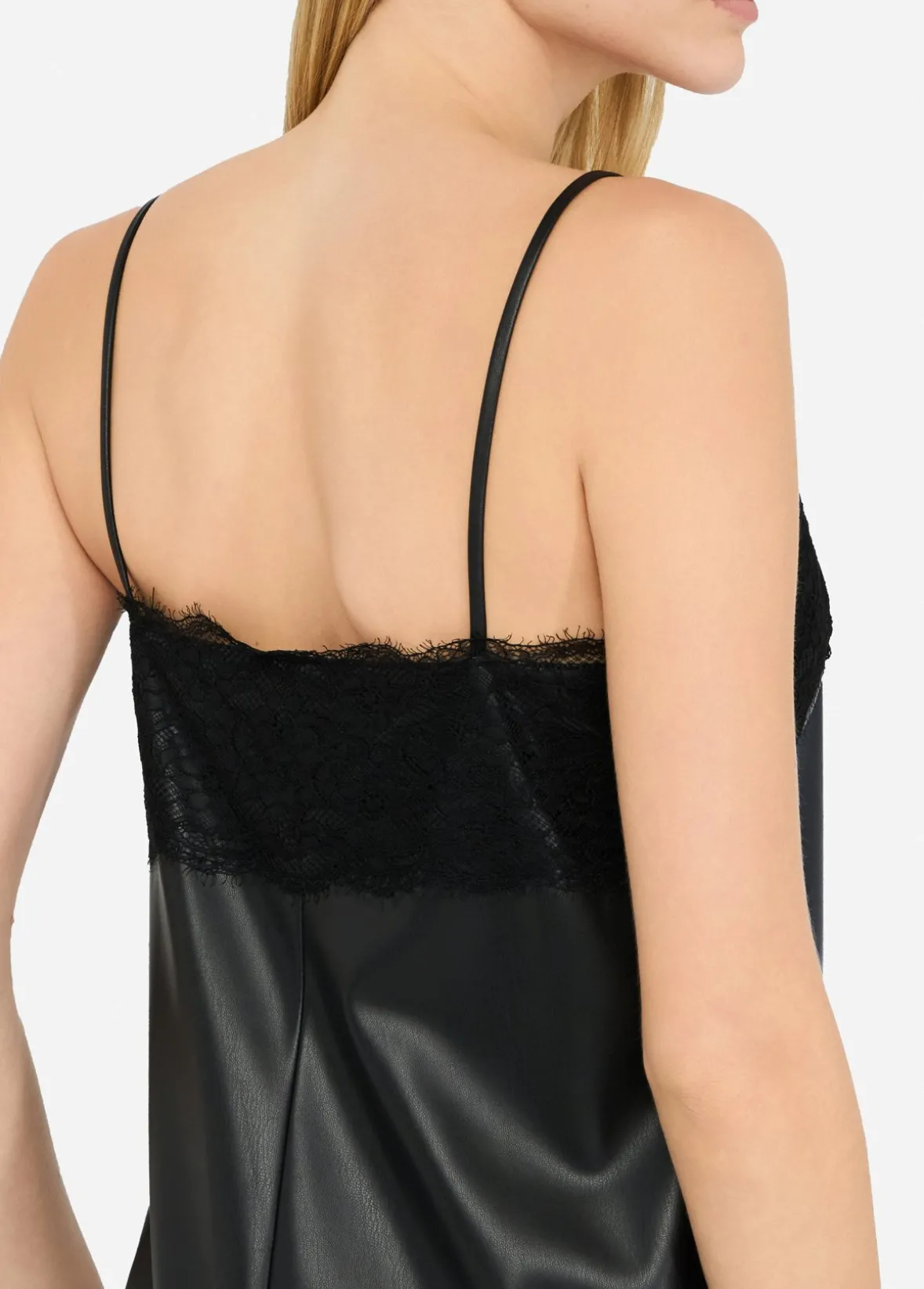 Abito con pizzo