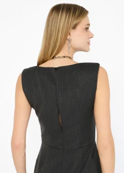 Abito gessato con pizzo