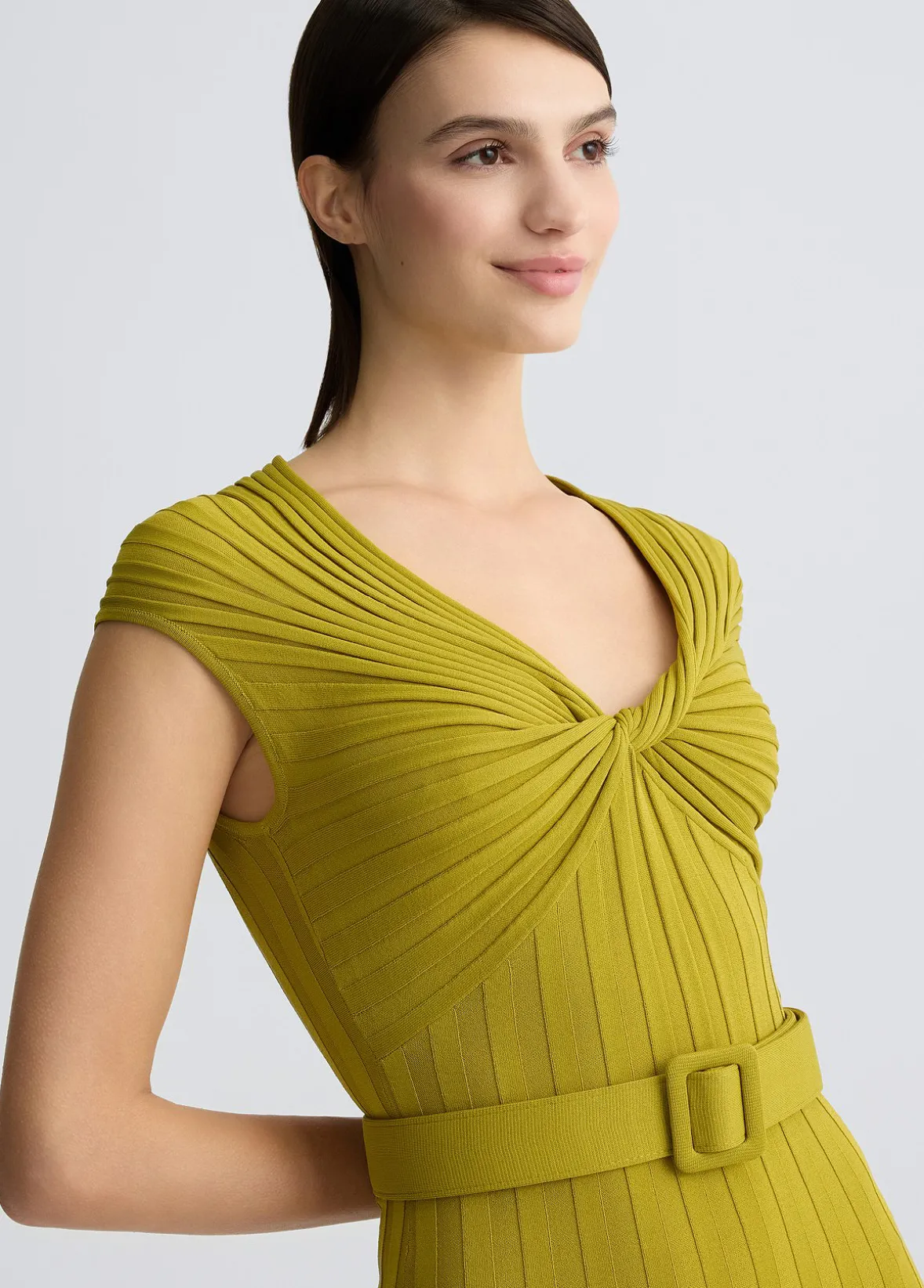 Abito in maglia con cintura