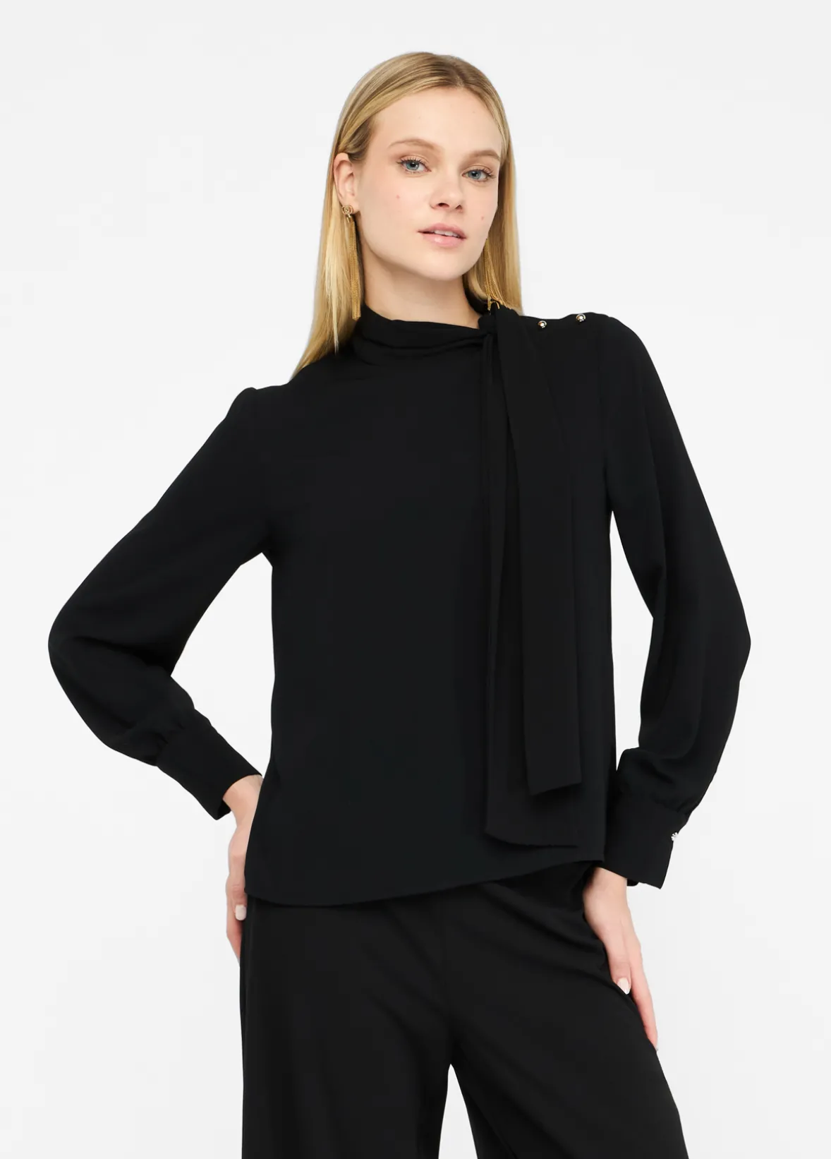Blusa con sciarpa