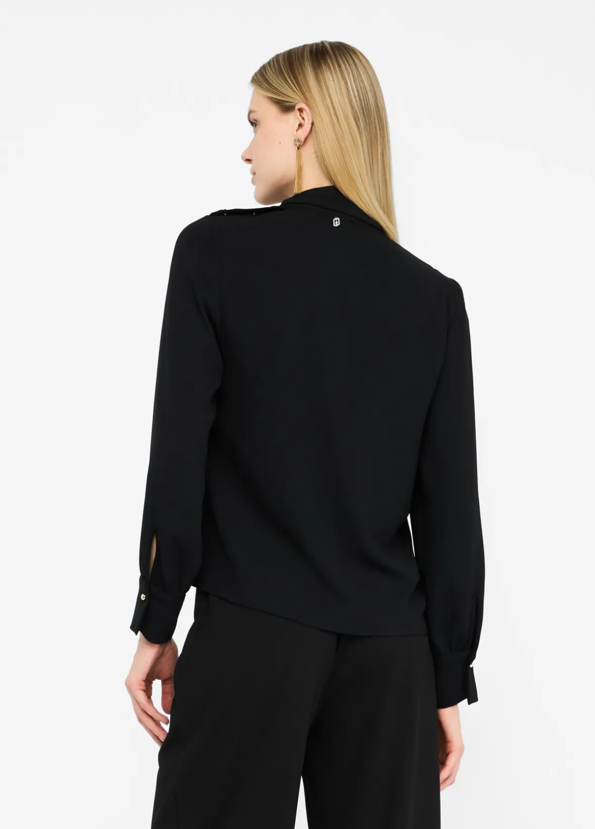 Blusa con sciarpa