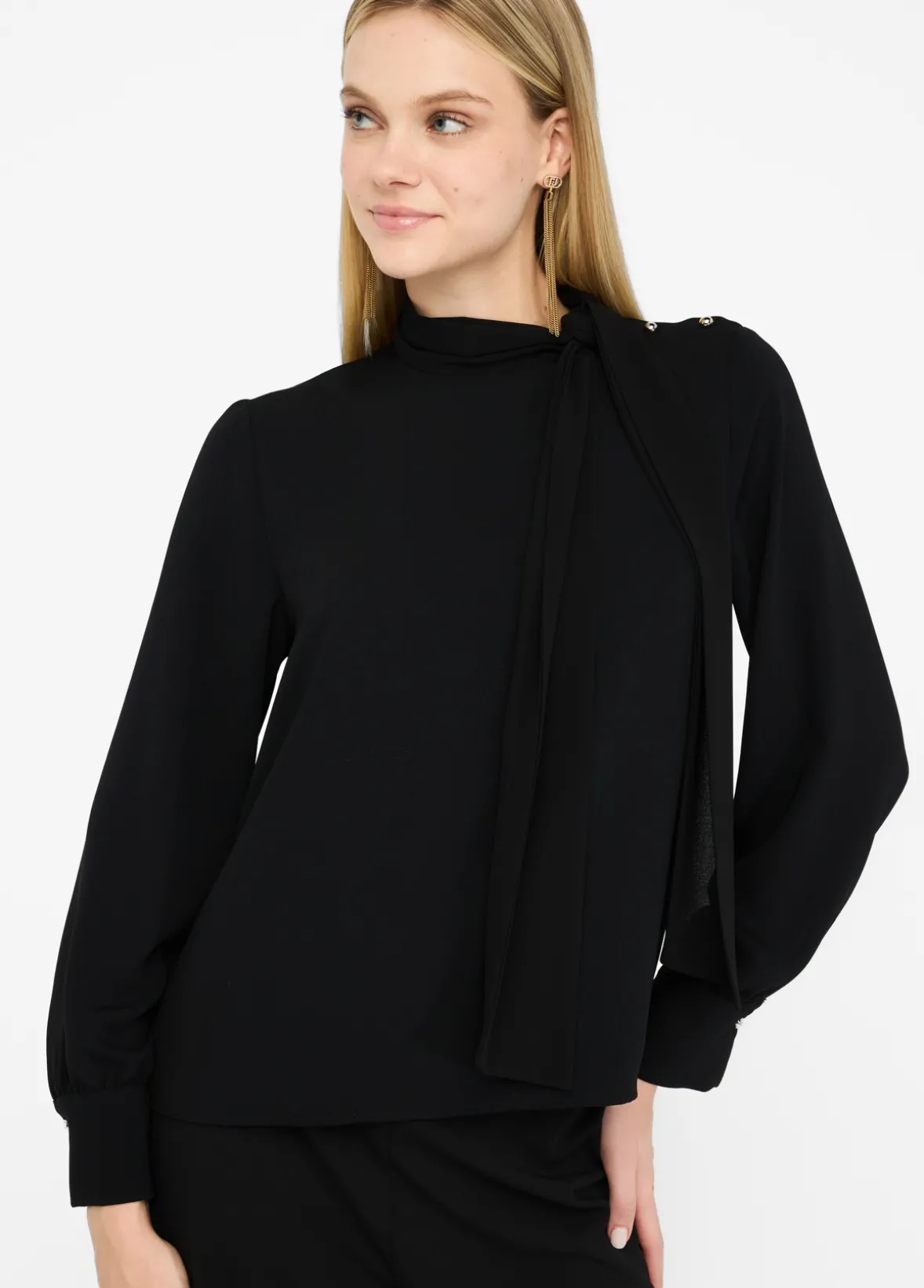 Blusa con sciarpa