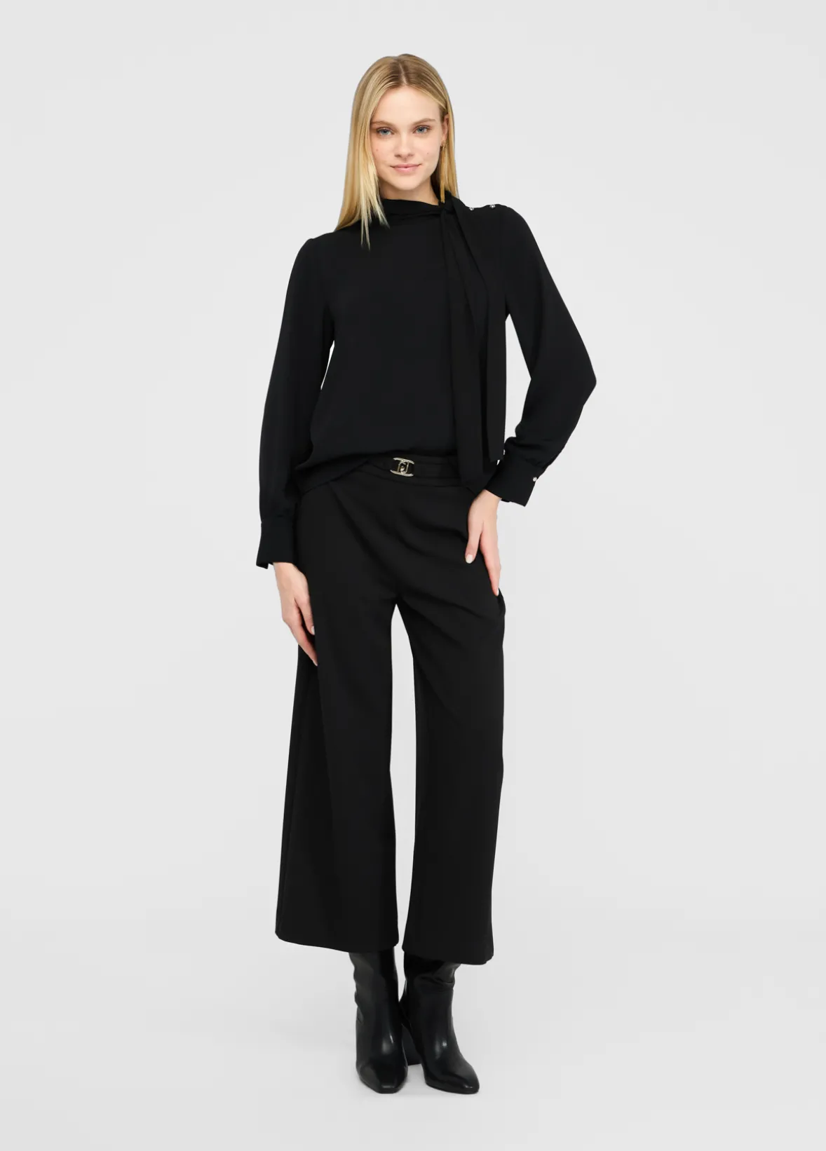 Blusa con sciarpa