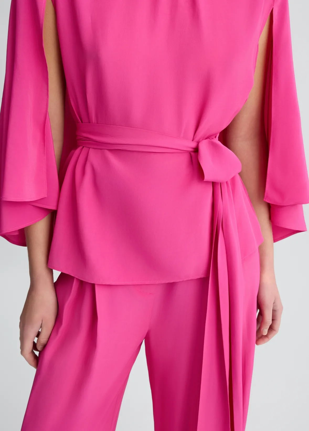 Blusa in crêpe de chine con cintura