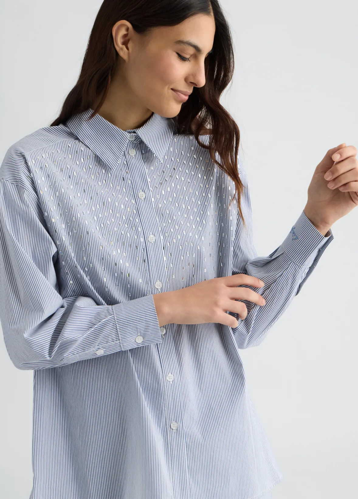 Camicia con applicazioni