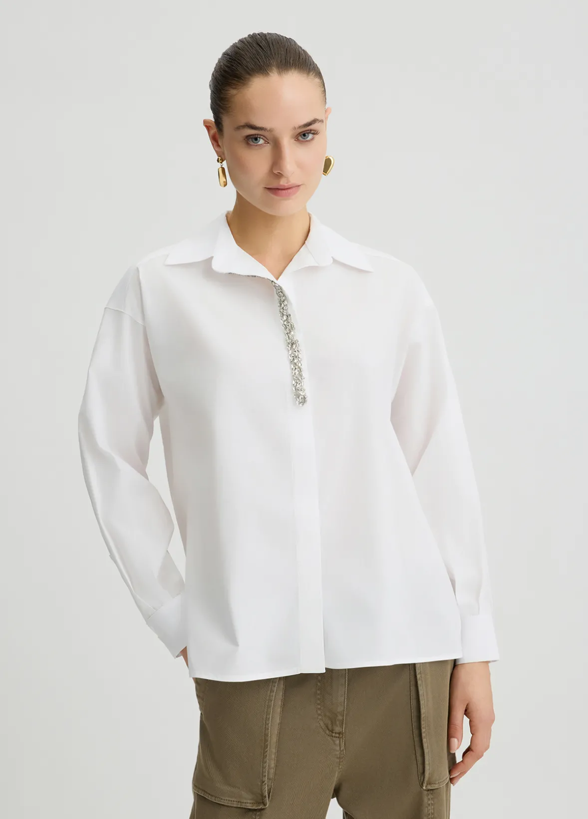 Camicia con dettagli gioiello