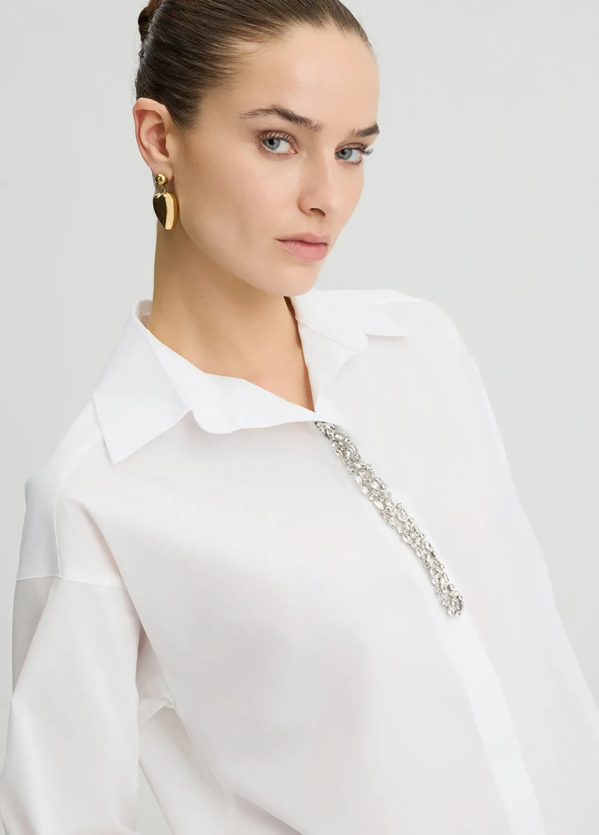 Camicia con dettagli gioiello