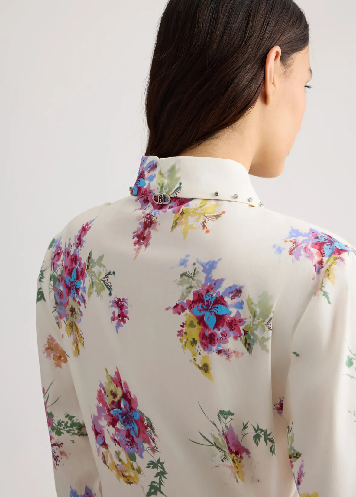 Camicia floreale con ricami gioiello