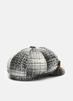 Cappello check con spilla