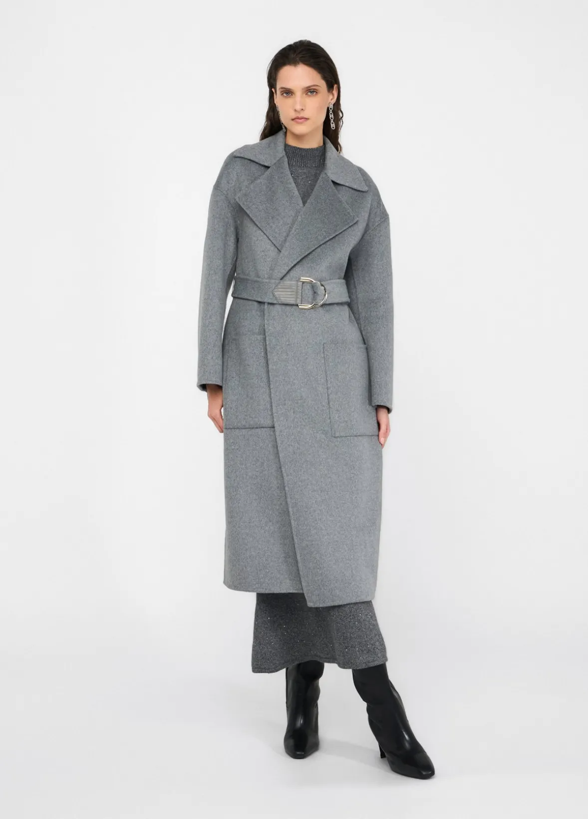Cappotto in lana con cintura