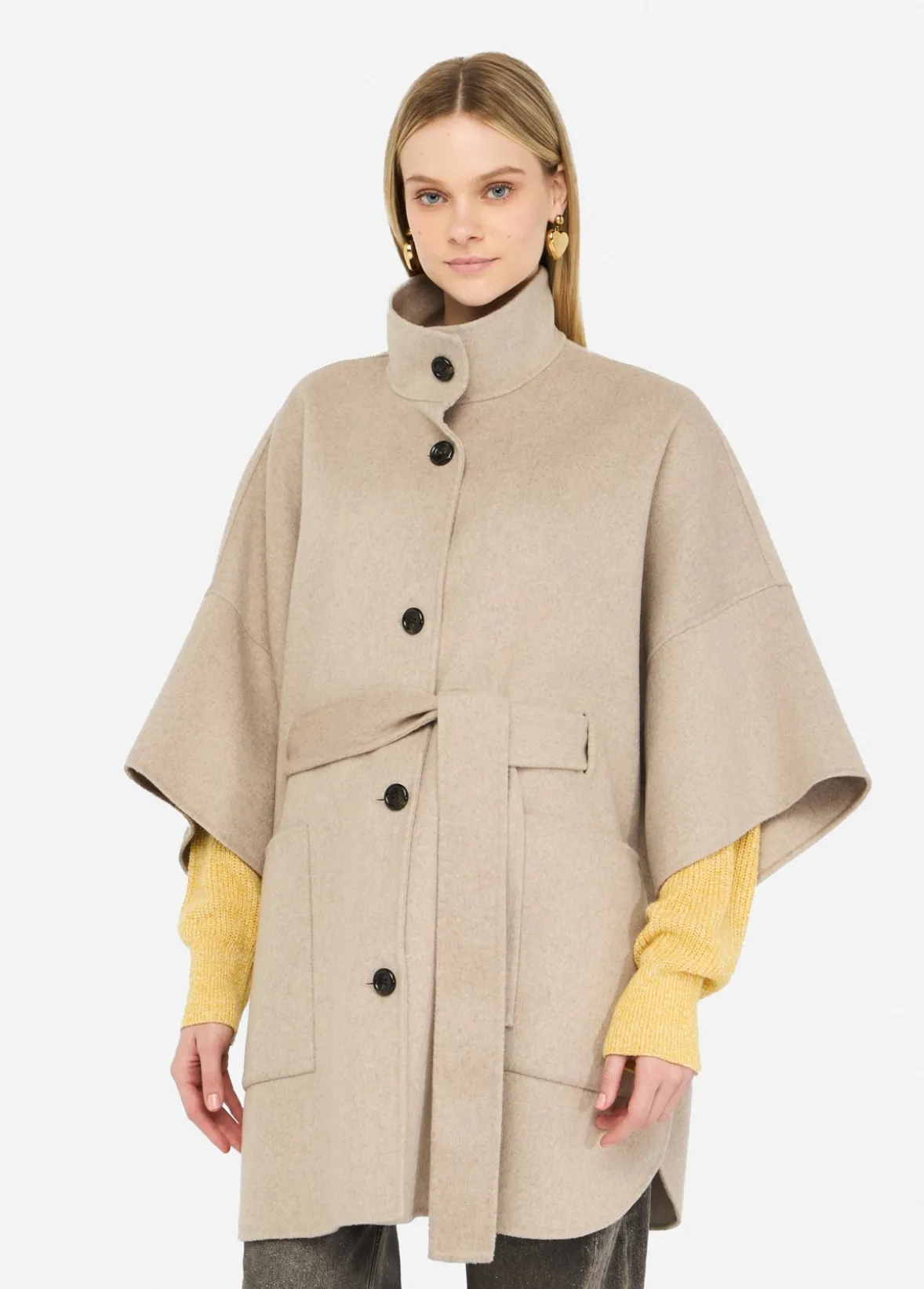 Cappotto in lana con cintura