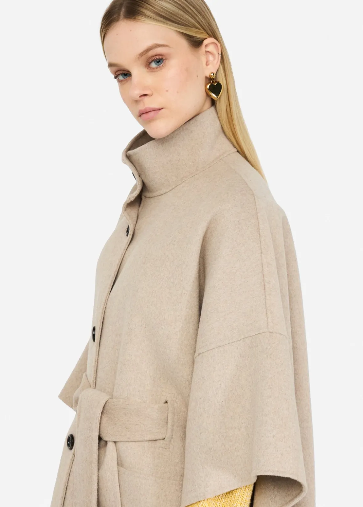 Cappotto in lana con cintura