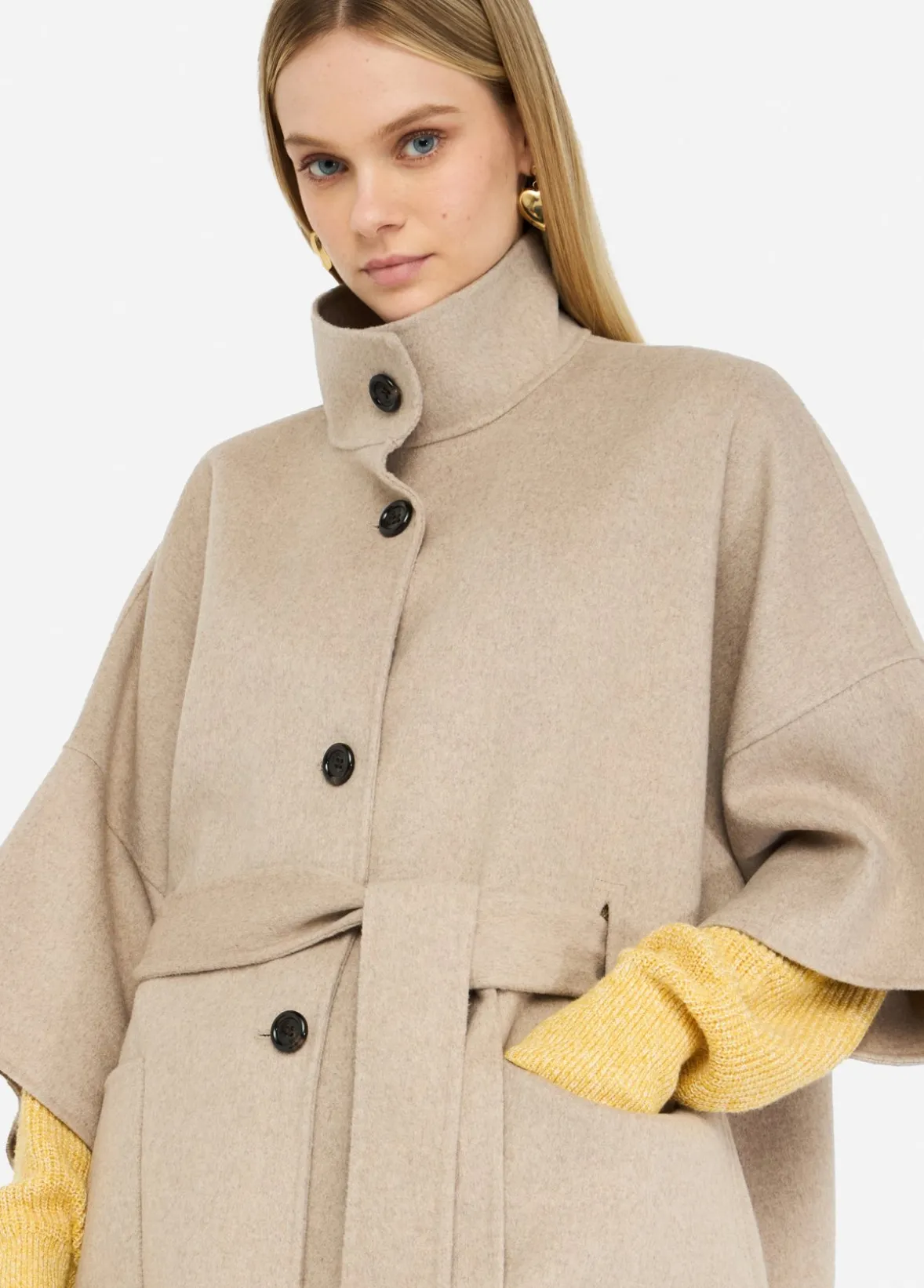 Cappotto in lana con cintura