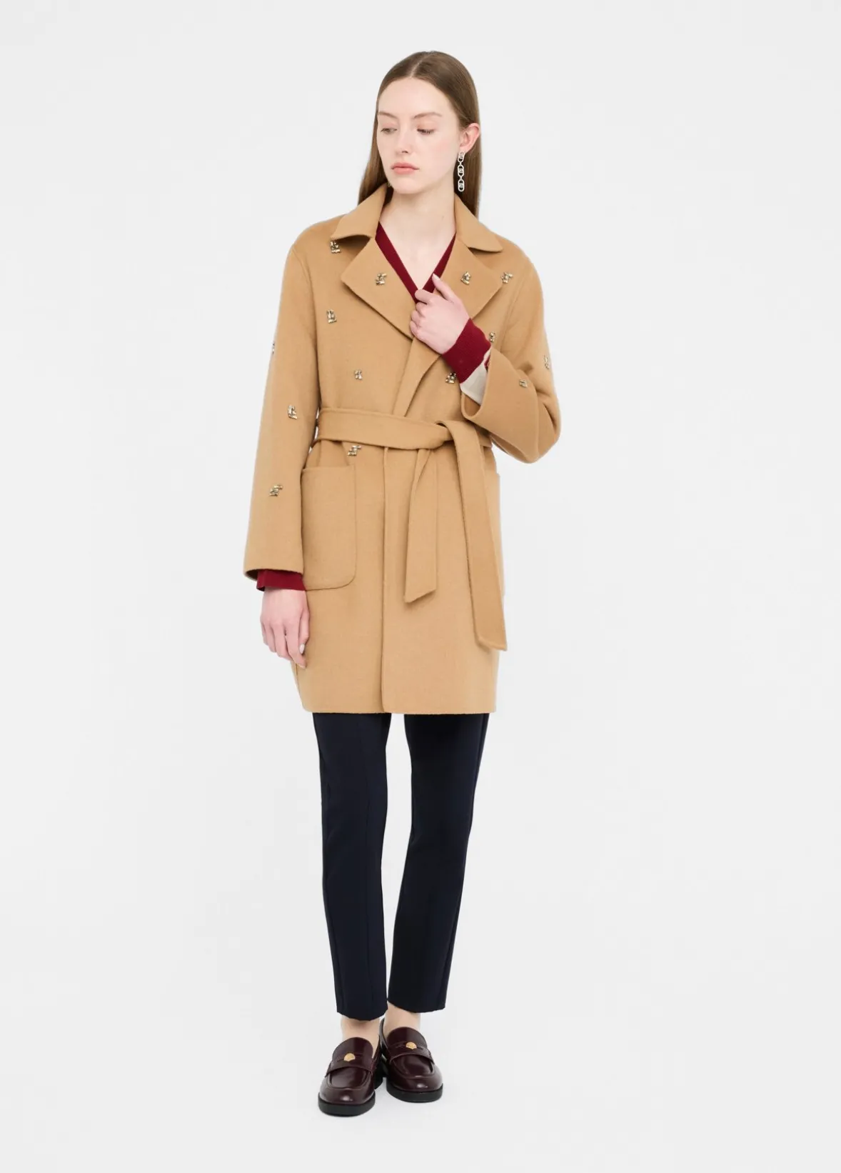Cappotto in lana con ricami gioiello