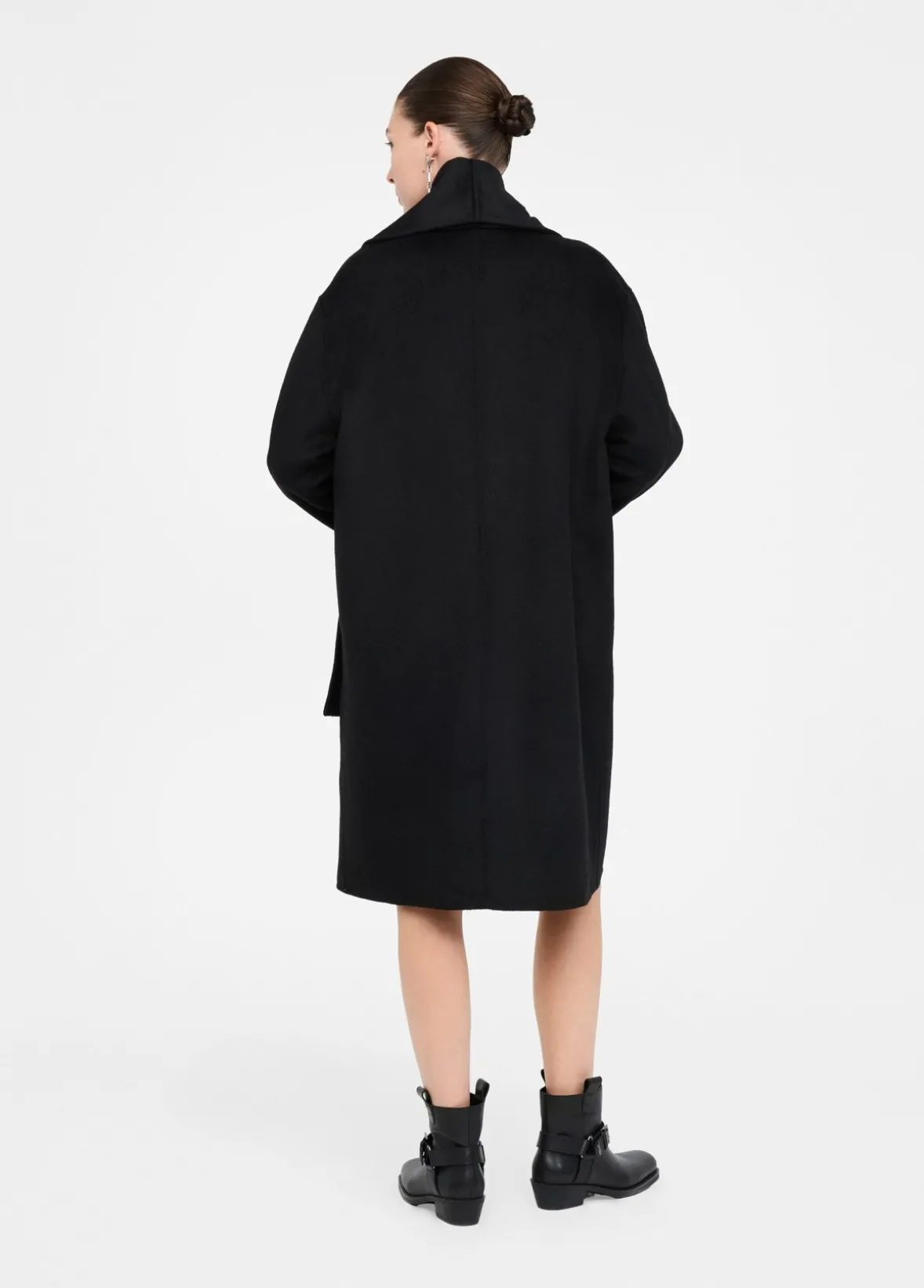 Cappotto in lana con sciarpa