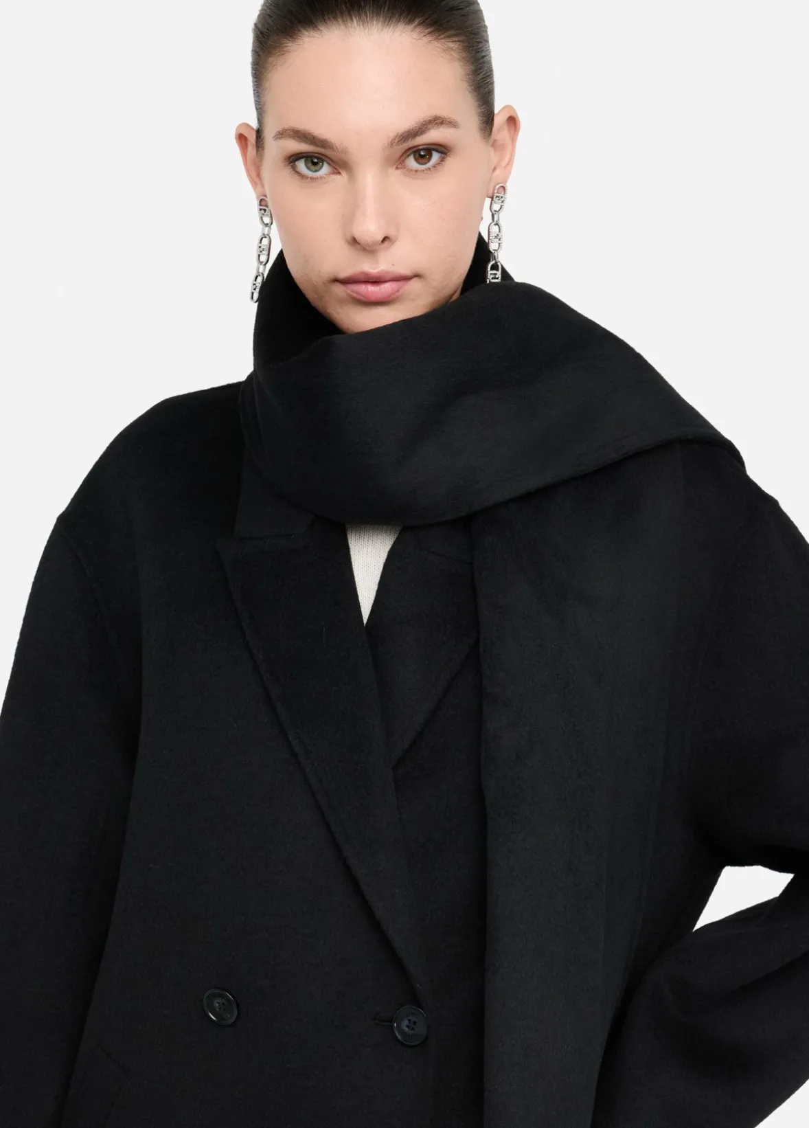 Cappotto in lana con sciarpa