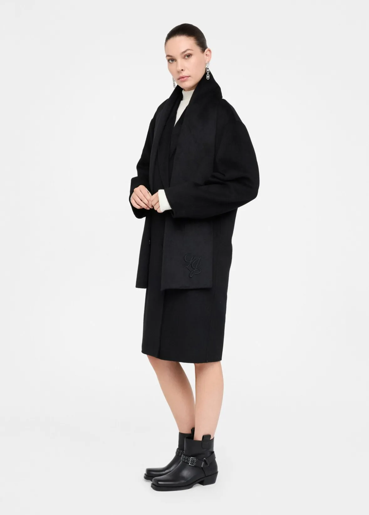 Cappotto in lana con sciarpa
