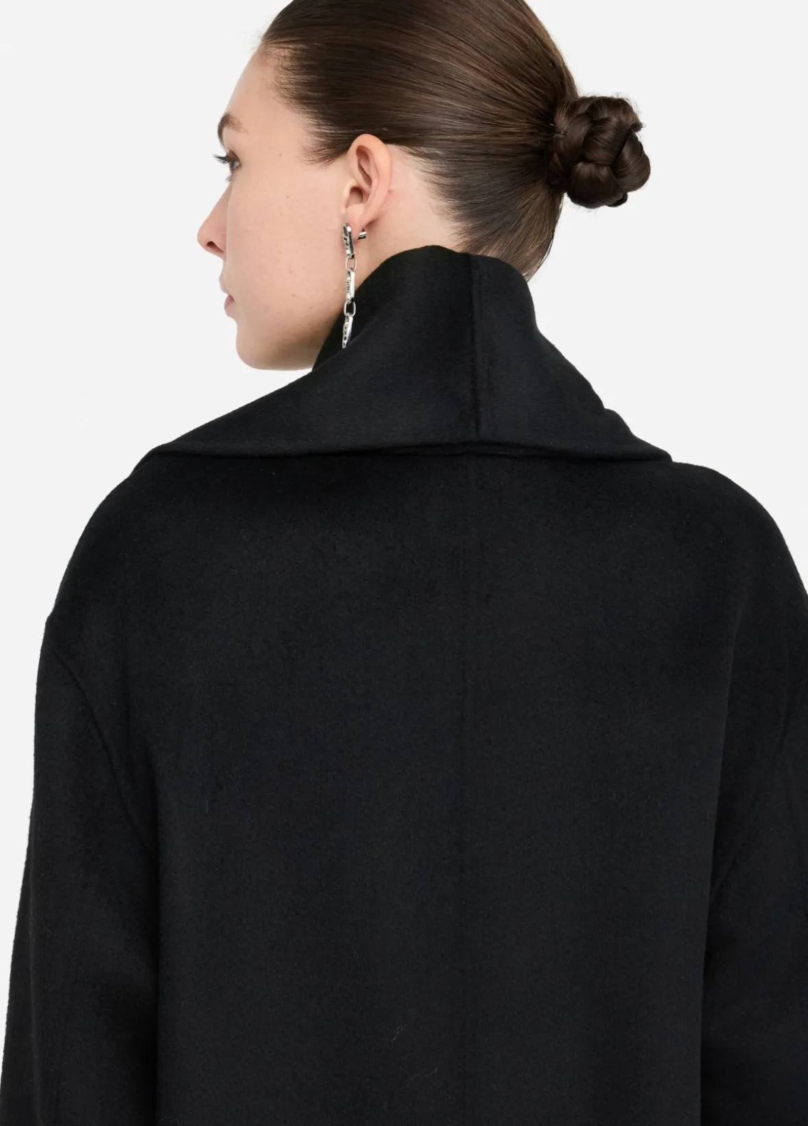 Cappotto in lana con sciarpa
