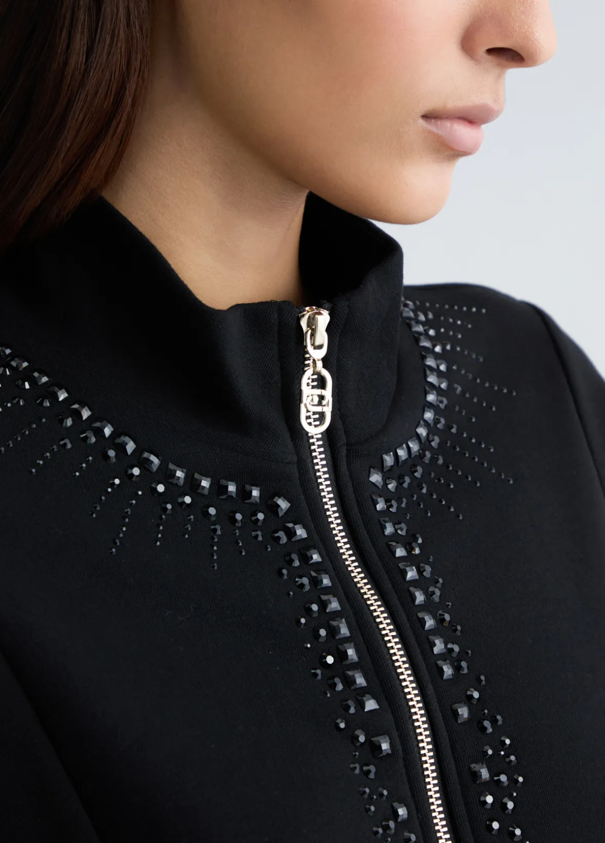 Felpa con zip e strass