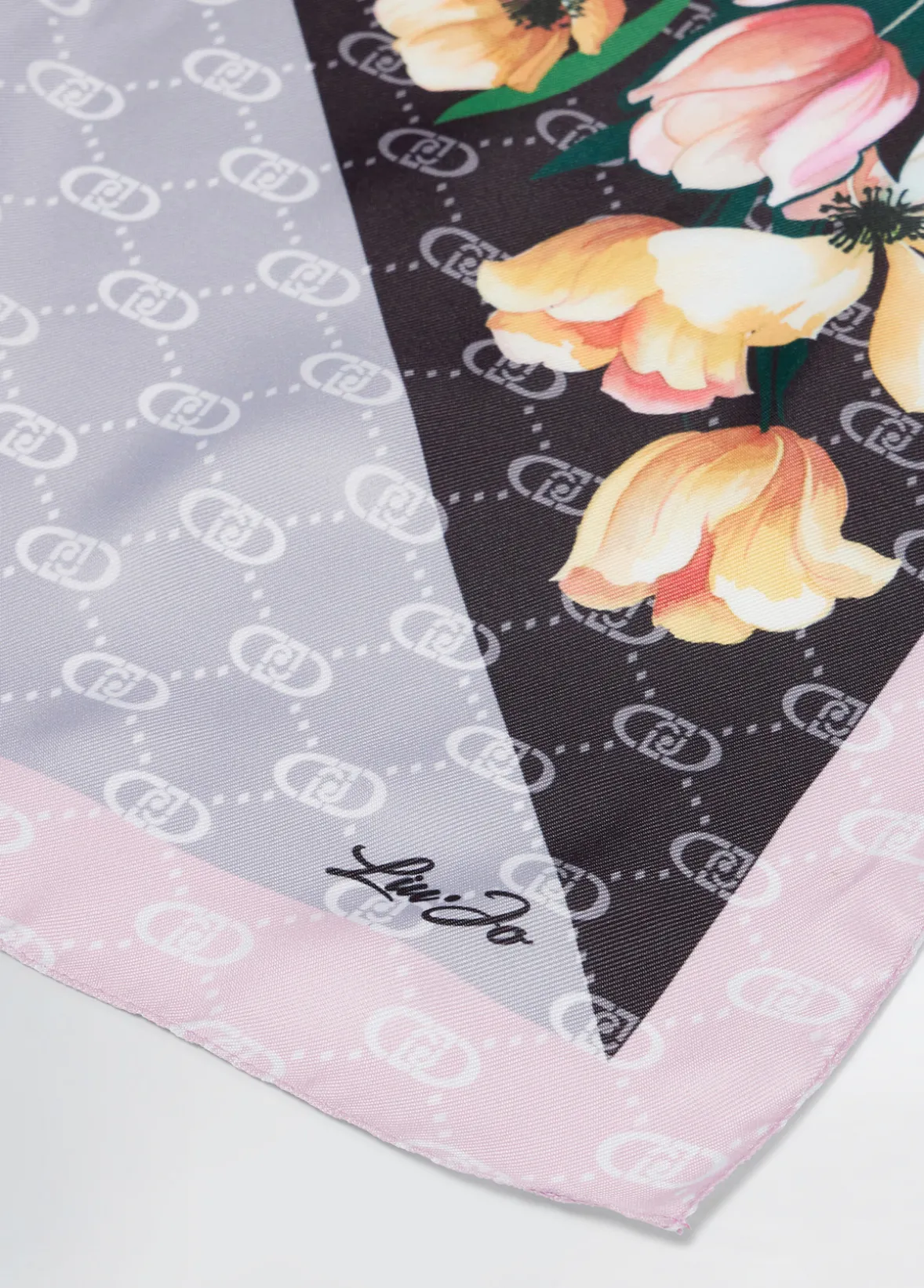 Foulard con angolo floreale