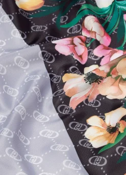 Foulard con angolo floreale