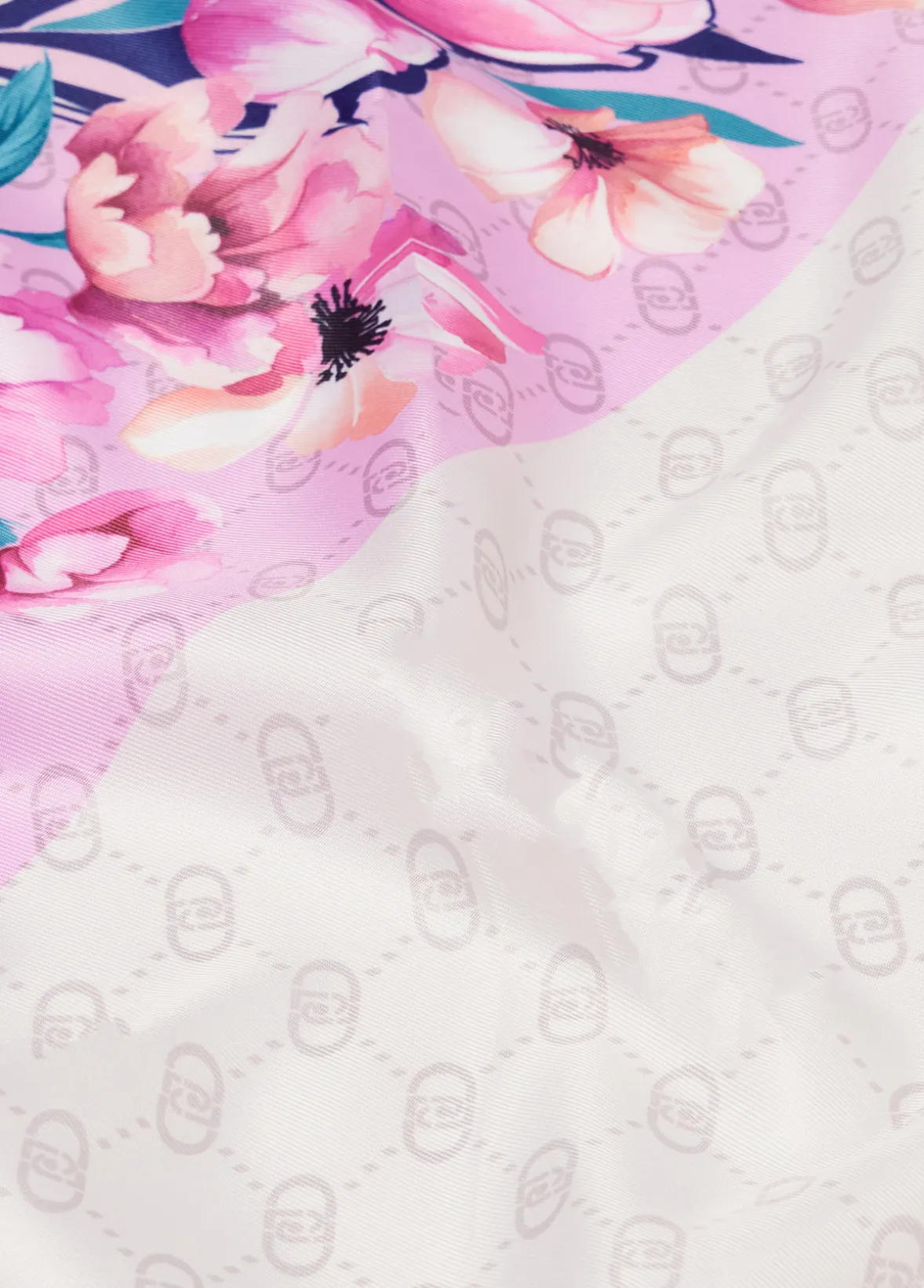 Foulard con angolo floreale