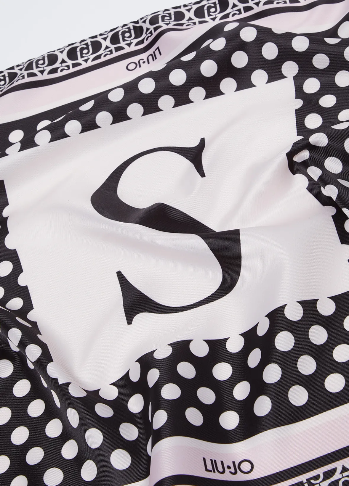Foulard con lettera