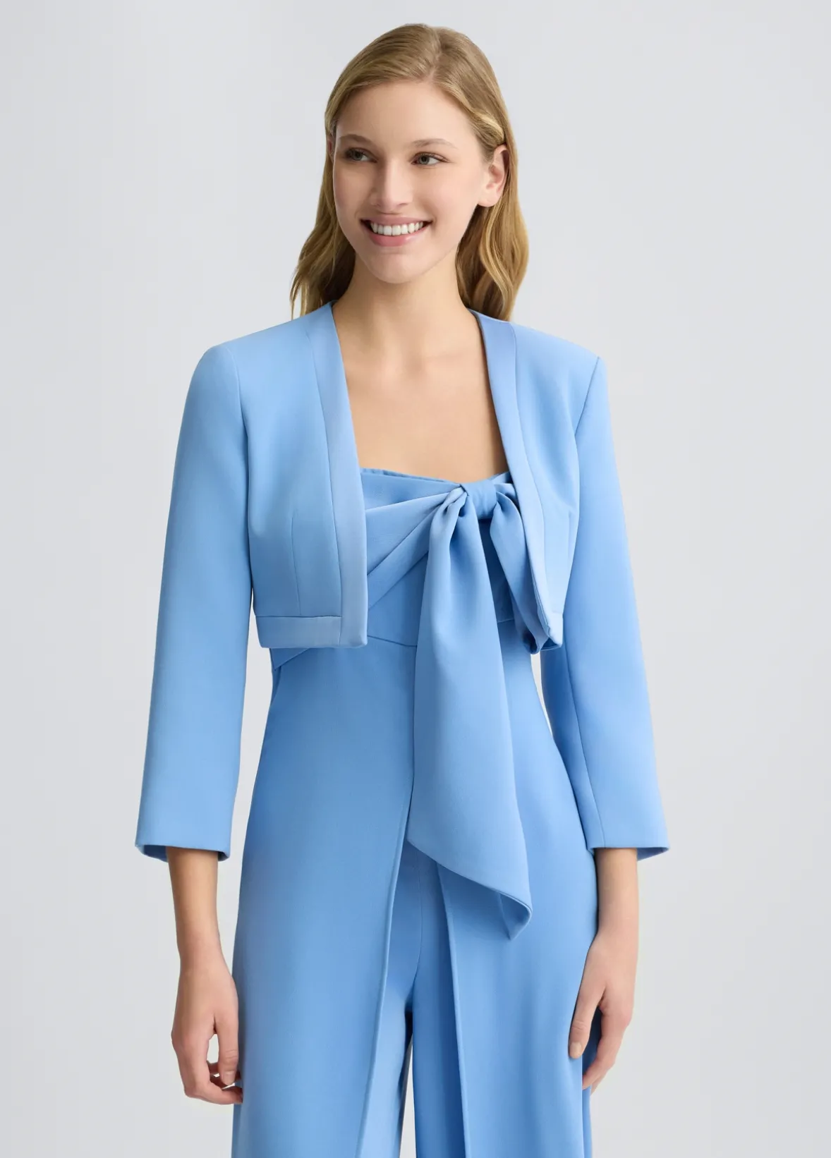 Giacca cropped in envers satin