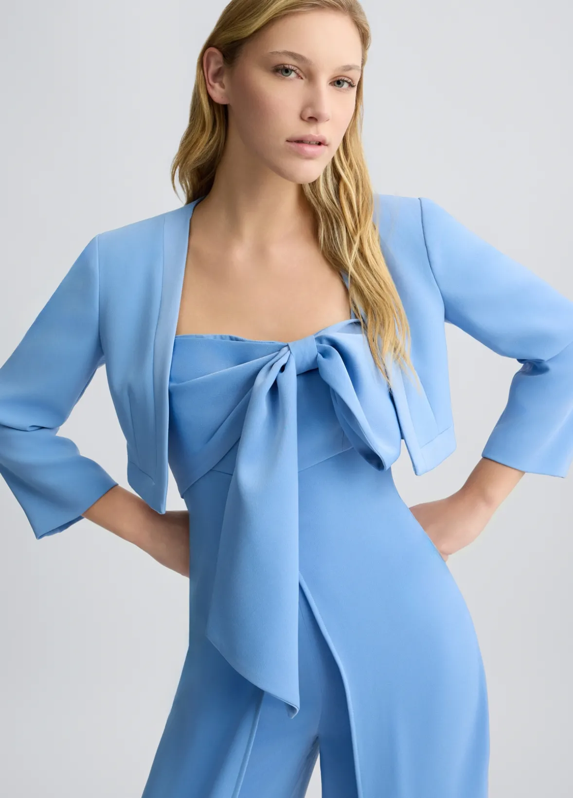 Giacca cropped in envers satin