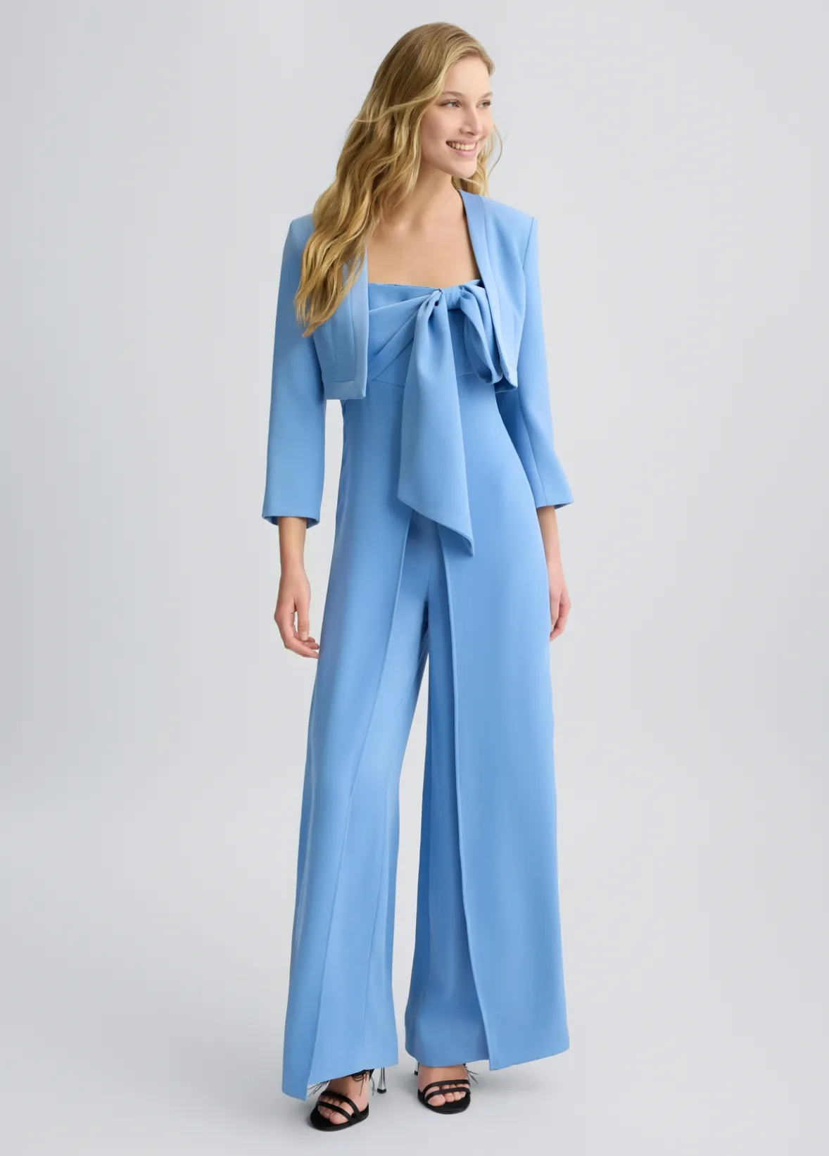 Giacca cropped in envers satin
