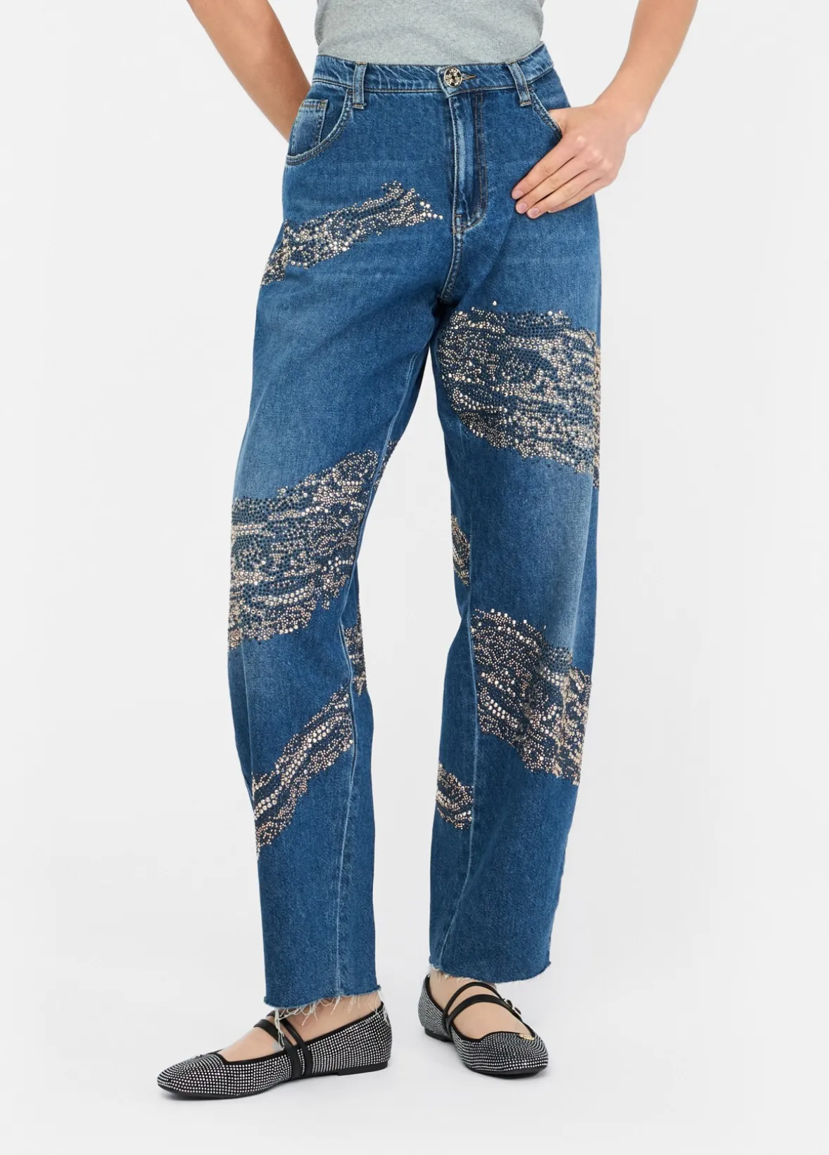 Jeans balloon con borchie e strass