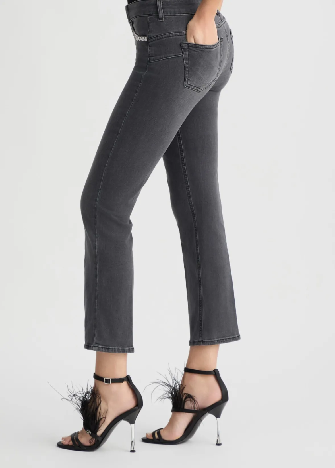 Jeans bootcut con strass