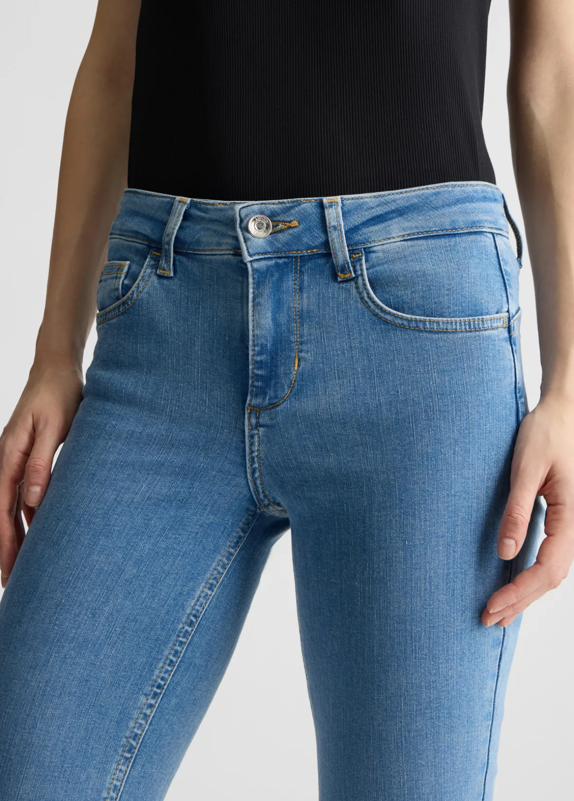 Jeans Capri con strass
