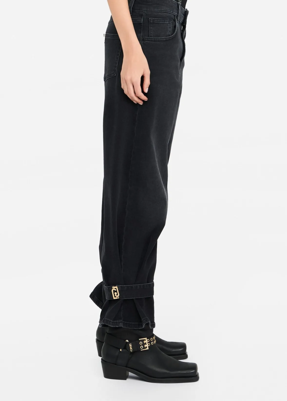Jeans carrot fit a vita alta