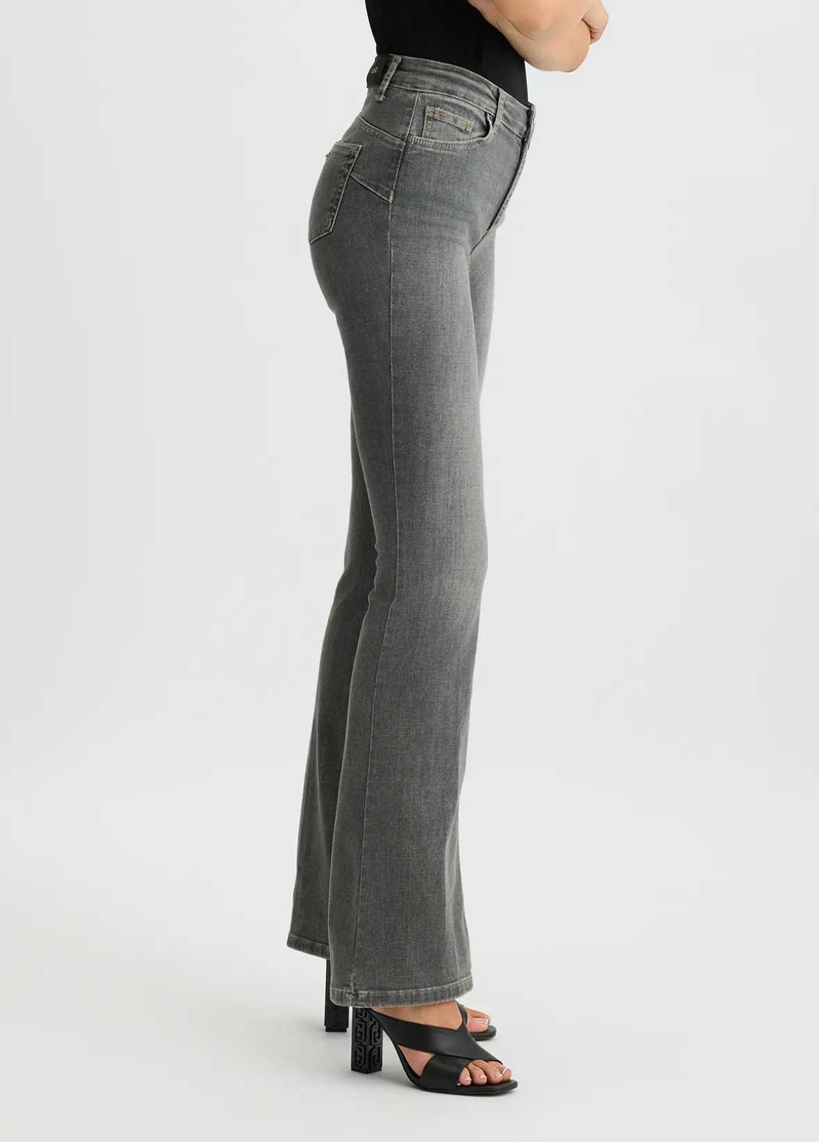 Jeans flare a vita alta
