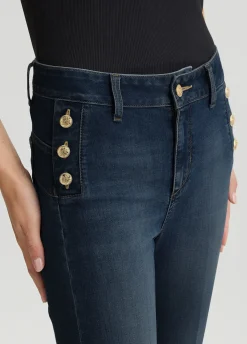 Jeans flare con bottoni gioiello