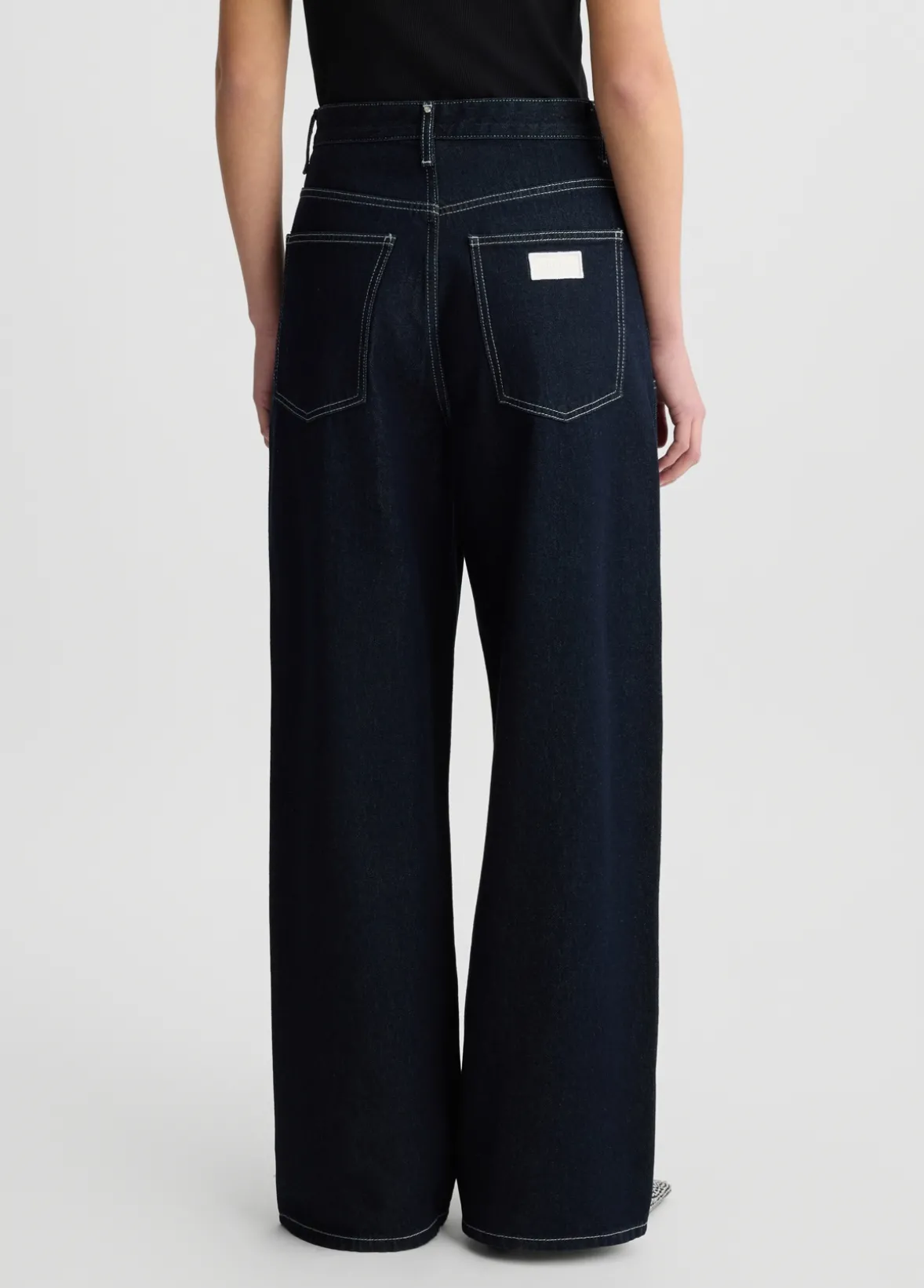 Jeans flare con cuciture a contrasto