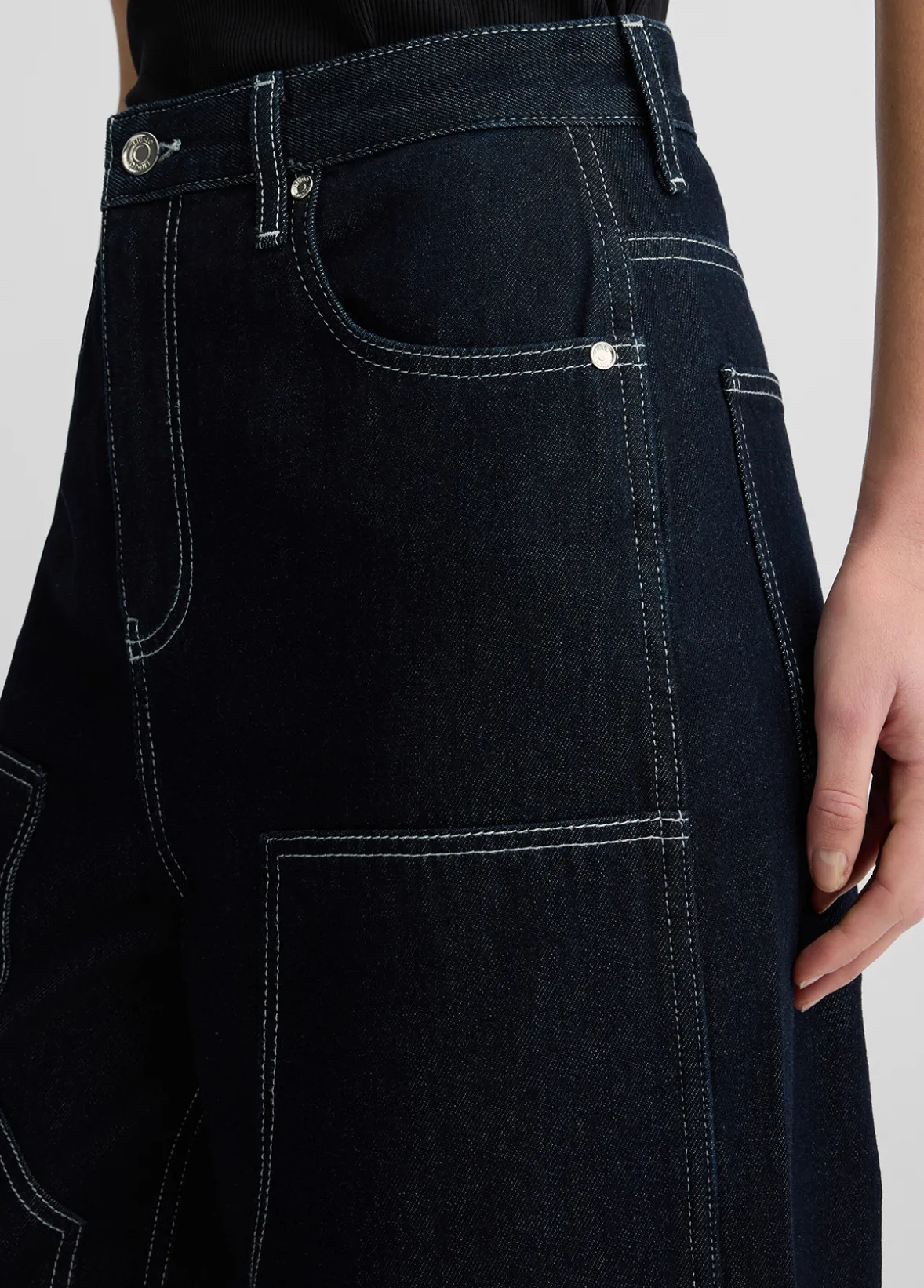 Jeans flare con cuciture a contrasto