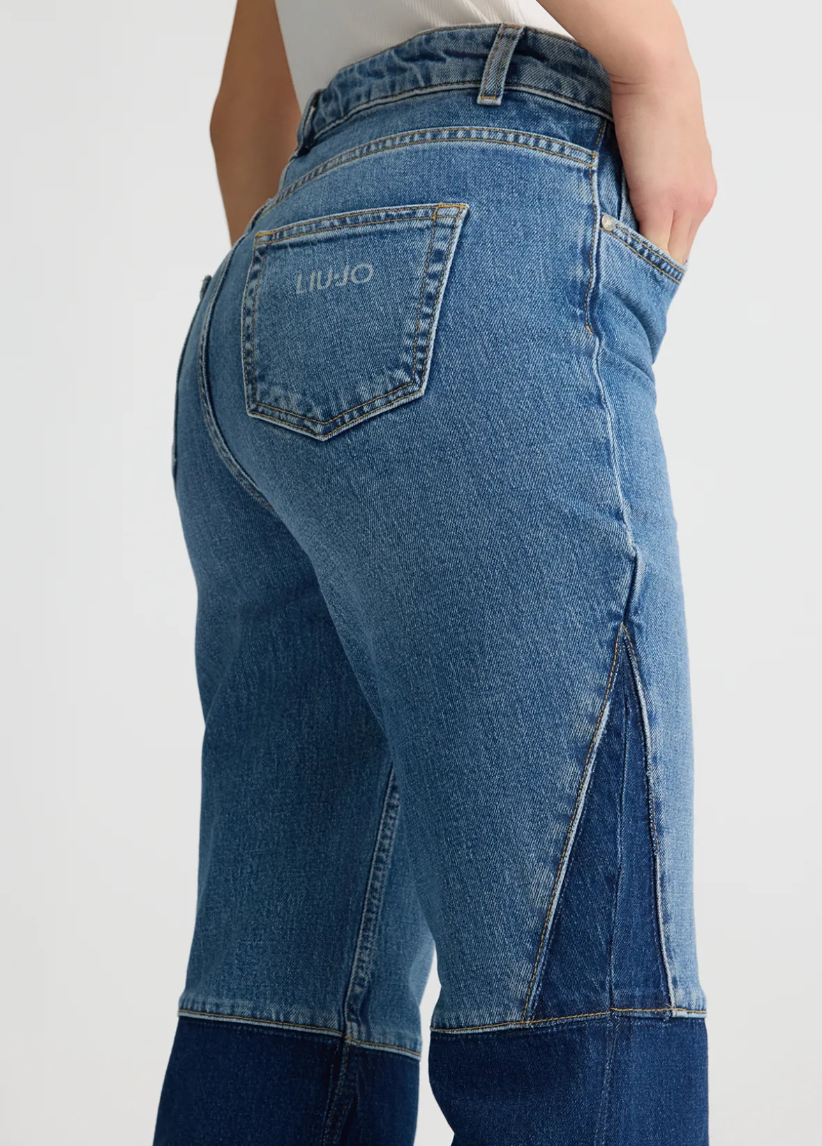 Jeans flare con patchwork