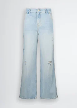 Jeans flare con piccoli strappi