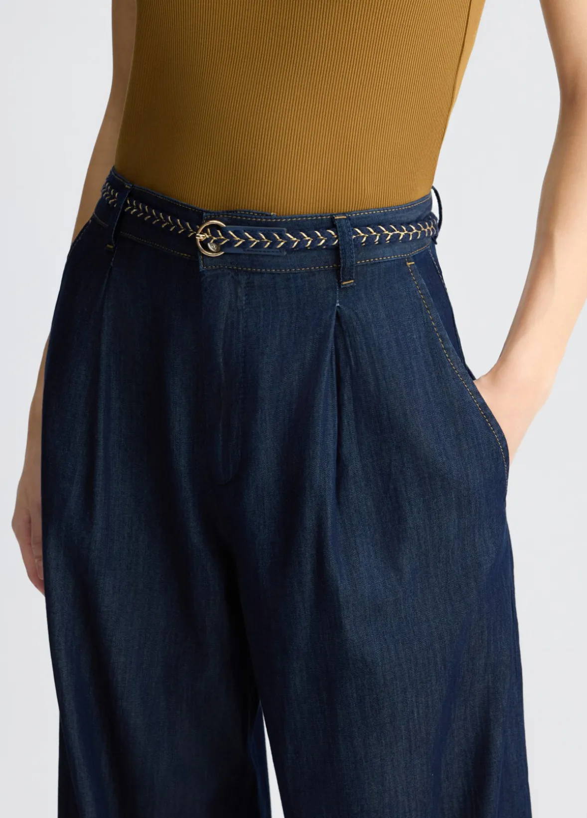 Jeans flare con pinces