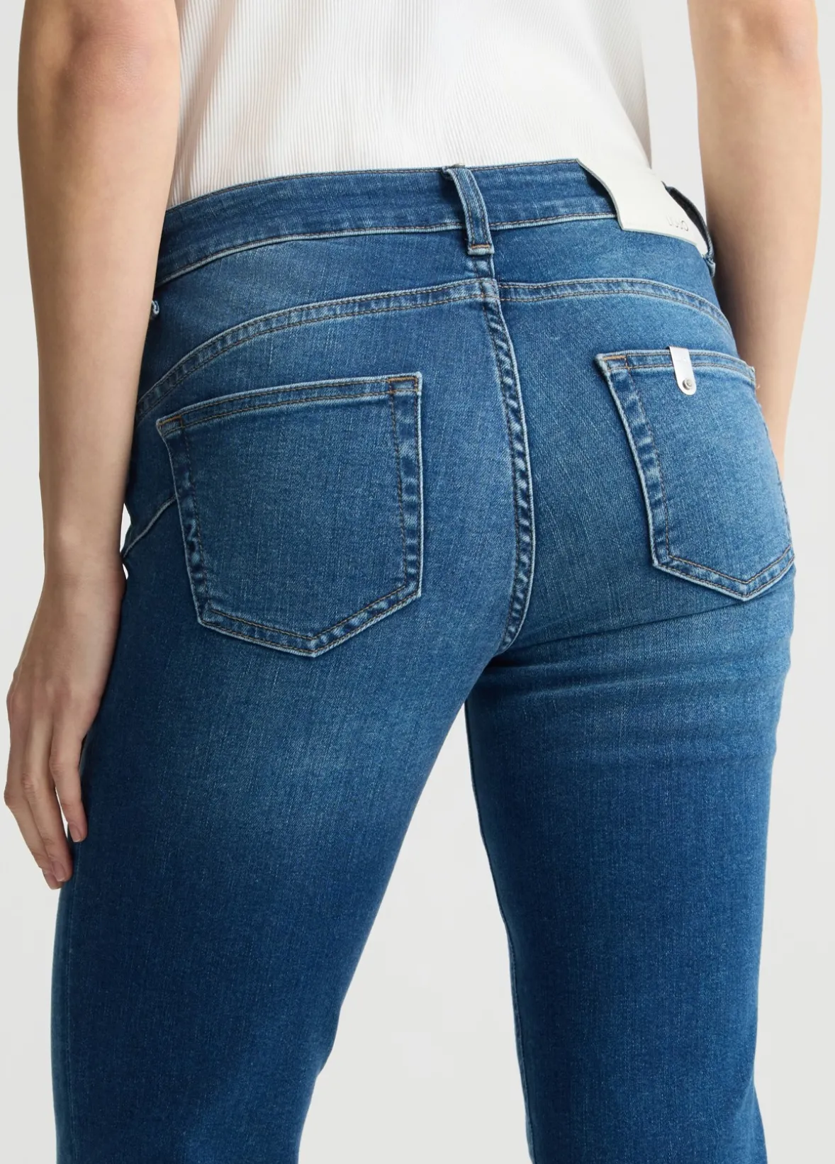 Jeans skinny con risvolto