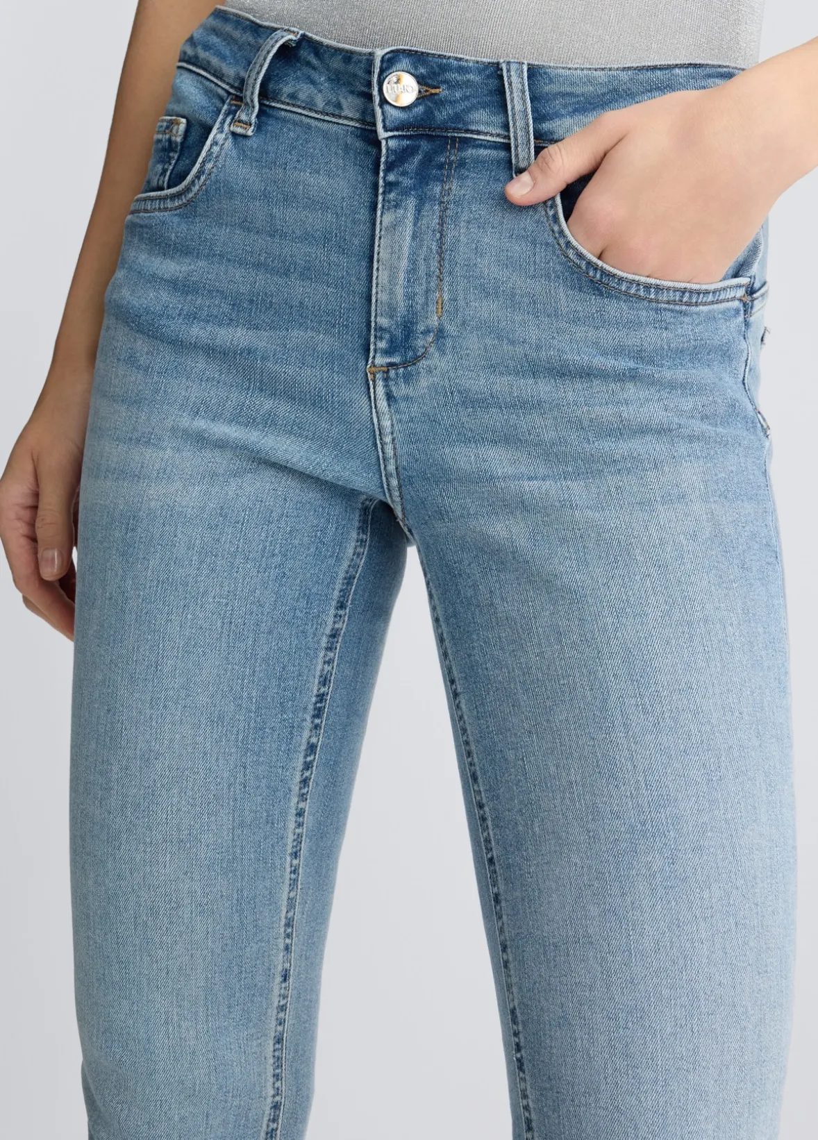 Jeans skinny con risvolto