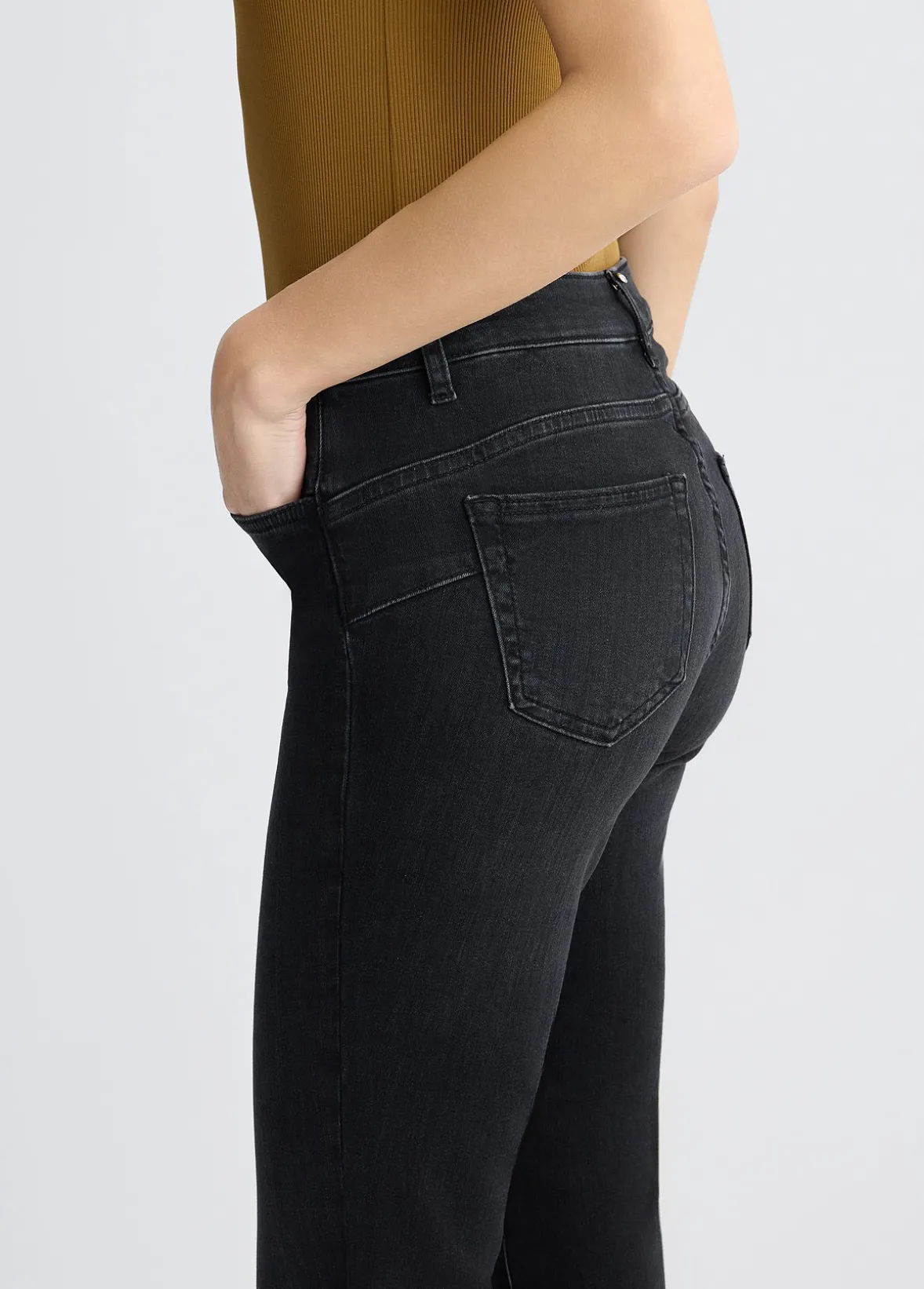 Jeans slim fit con strass