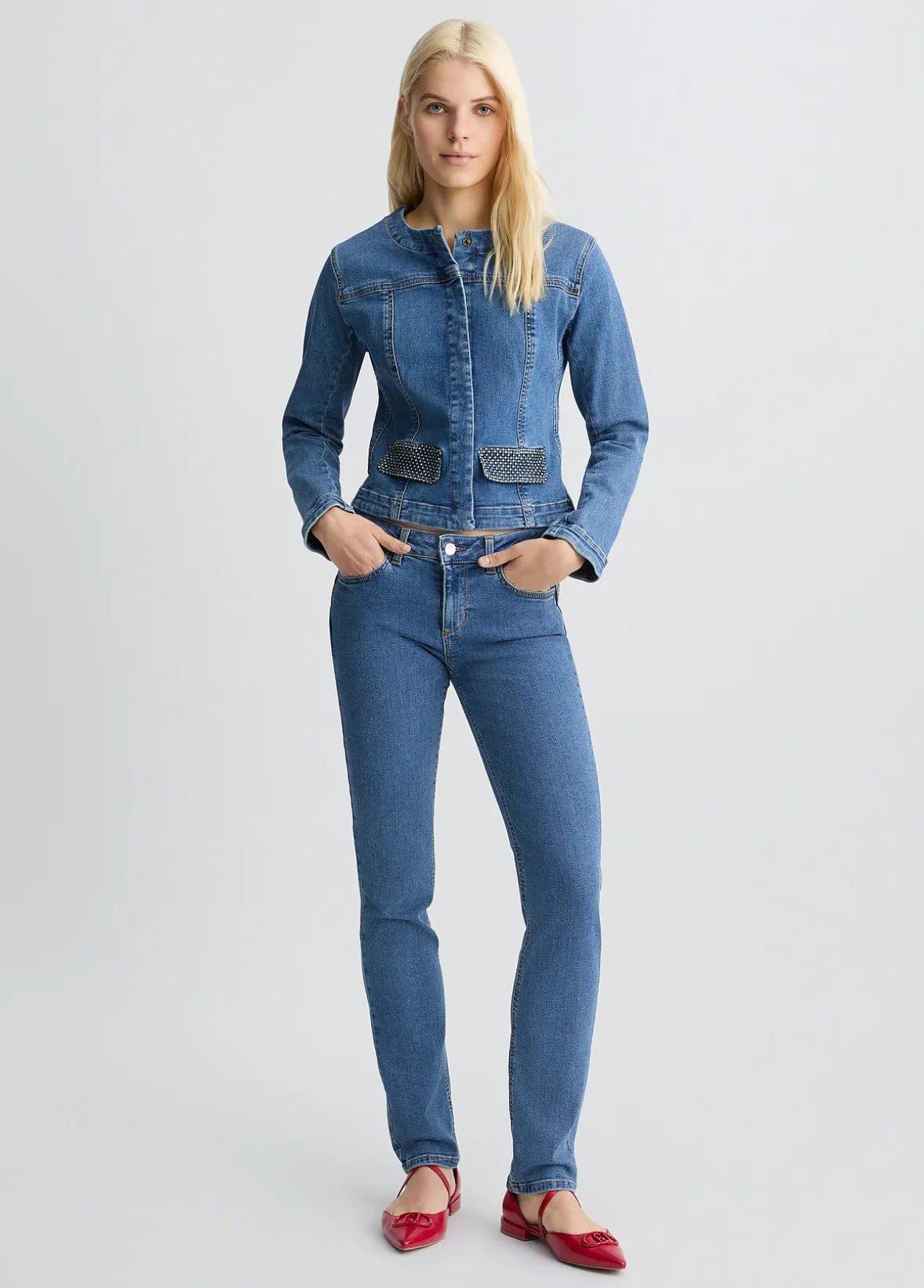 Jeans slim fit con strass