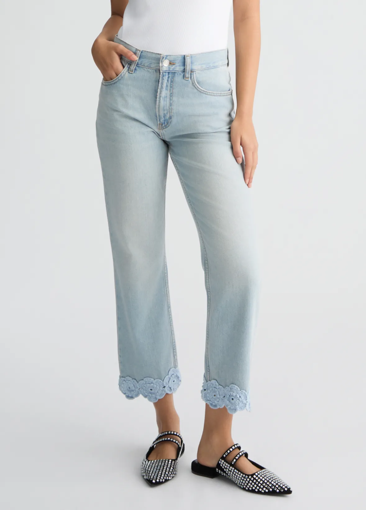 Jeans straight con ricamo crochet