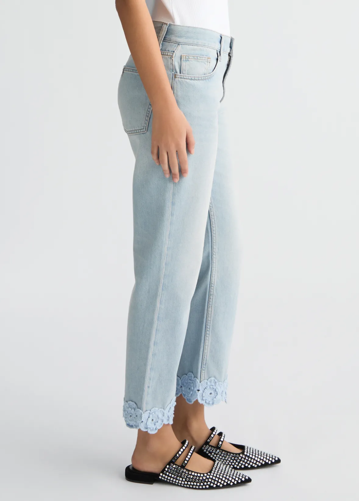 Jeans straight con ricamo crochet