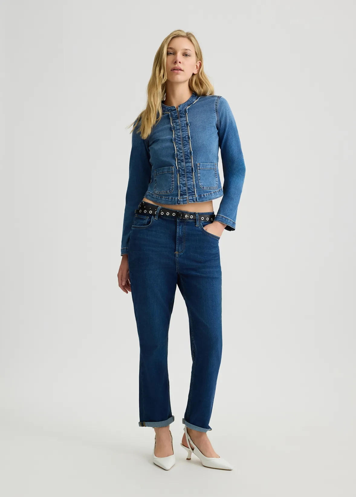 Jeans straight cropped con cintura