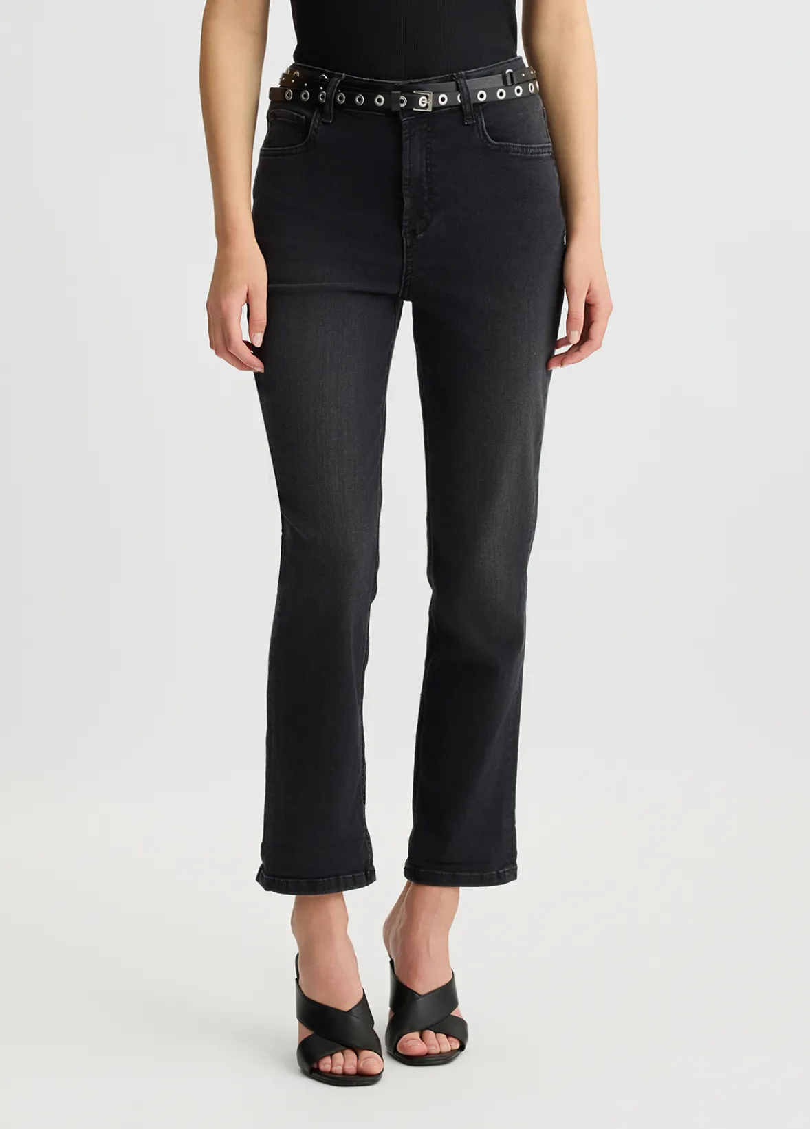 Jeans straight cropped con cintura