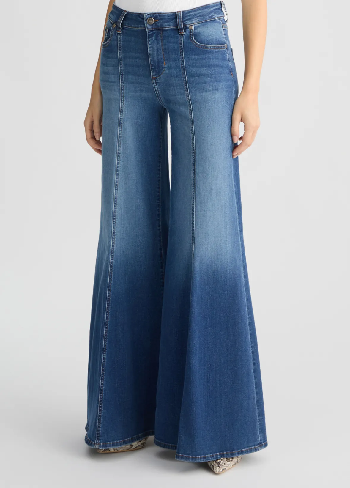Jeans super flare a vita alta